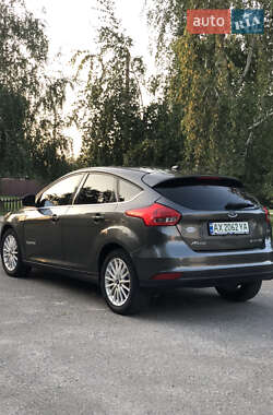 Хэтчбек Ford Focus 2015 в 