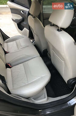 Хэтчбек Ford Focus 2015 в 