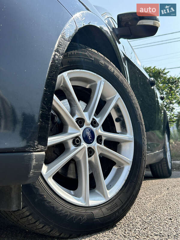 Седан Ford Focus 2015 в Сумах