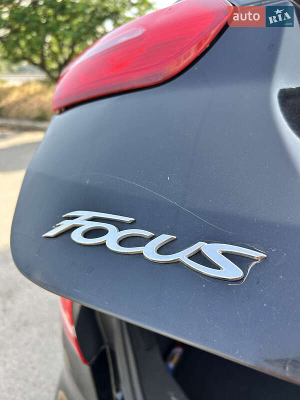 Седан Ford Focus 2015 в Сумах