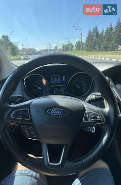 Хэтчбек Ford Focus 2015 в 
