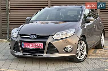 Хэтчбек Ford Focus 2012 в 