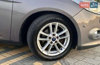 Хэтчбек Ford Focus 2012 в 