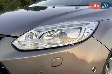 Хэтчбек Ford Focus 2012 в 