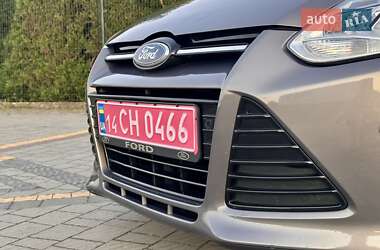 Хэтчбек Ford Focus 2012 в 