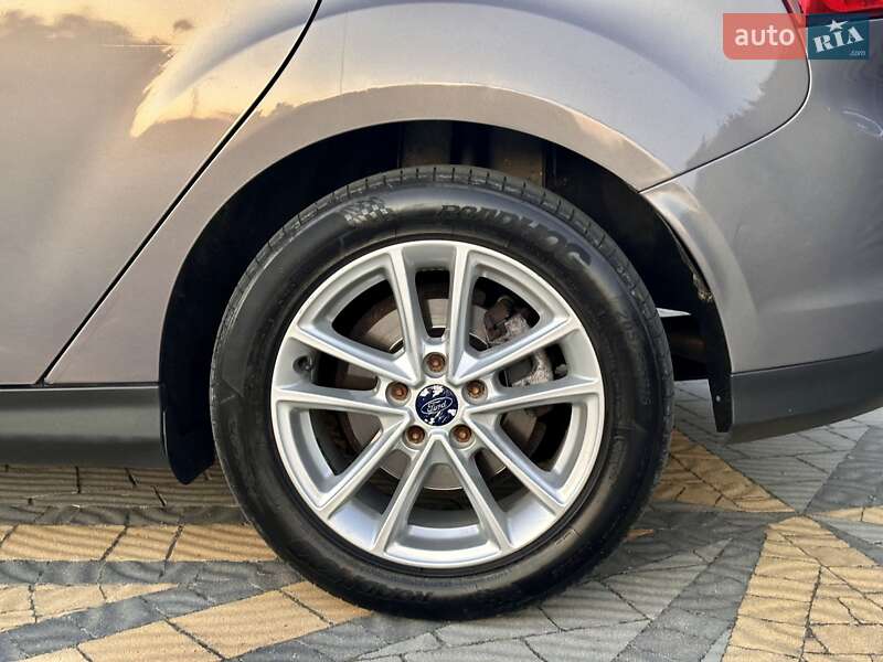 Хэтчбек Ford Focus 2012 в Стрые