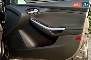 Хэтчбек Ford Focus 2012 в 