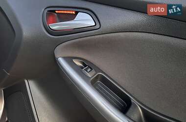 Хэтчбек Ford Focus 2012 в 