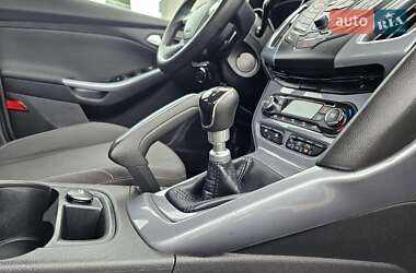 Хэтчбек Ford Focus 2012 в 