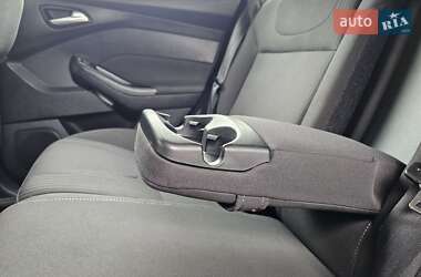 Хэтчбек Ford Focus 2012 в 