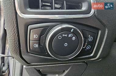 Хэтчбек Ford Focus 2012 в 