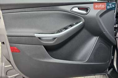 Хэтчбек Ford Focus 2012 в 