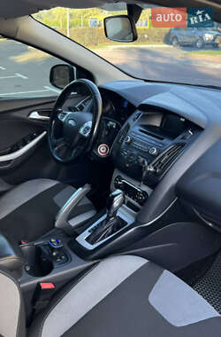 Хэтчбек Ford Focus 2012 в 