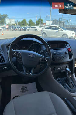 Хэтчбек Ford Focus 2015 в 