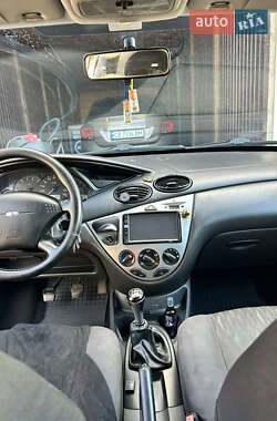 Хэтчбек Ford Focus 2002 в 