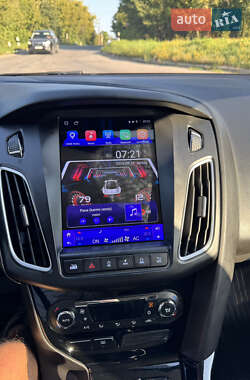 Хэтчбек Ford Focus 2013 в 