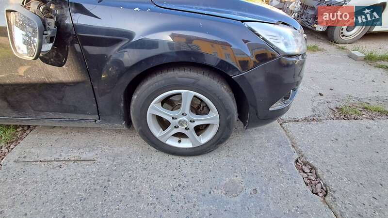 Хэтчбек Ford Focus 2008 в Святопетровское