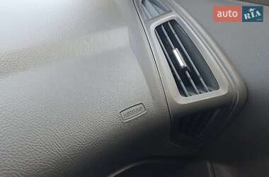 Седан Ford Focus 2011 в 