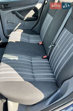 Хэтчбек Ford Focus 2011 в 