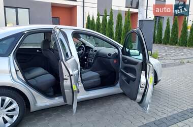 Хэтчбек Ford Focus 2006 в 