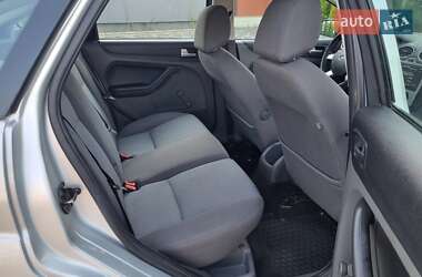 Хэтчбек Ford Focus 2006 в 