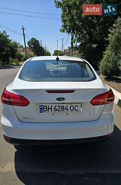 Седан Ford Focus 2015 в 