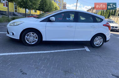 Хэтчбек Ford Focus 2012 в 