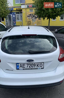 Хэтчбек Ford Focus 2012 в 