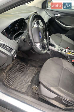 Хэтчбек Ford Focus 2012 в 