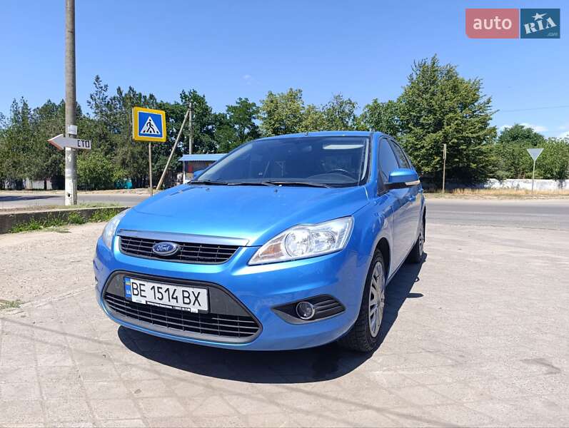 Хэтчбек Ford Focus 2010 в 