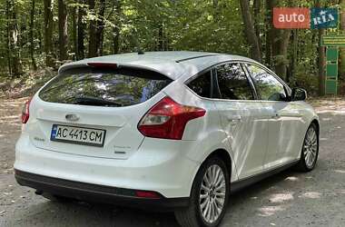 Хэтчбек Ford Focus 2011 в 