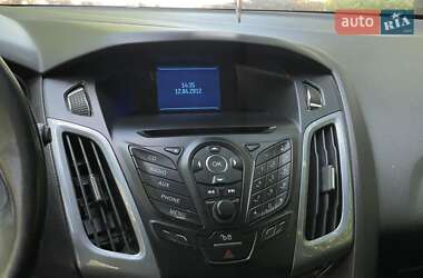 Хэтчбек Ford Focus 2011 в 