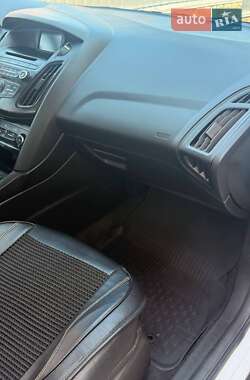 Седан Ford Focus 2016 в 