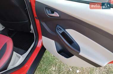 Хэтчбек Ford Focus 2013 в 