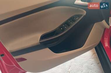 Хэтчбек Ford Focus 2013 в 