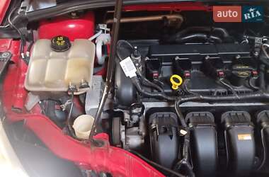 Хэтчбек Ford Focus 2013 в 