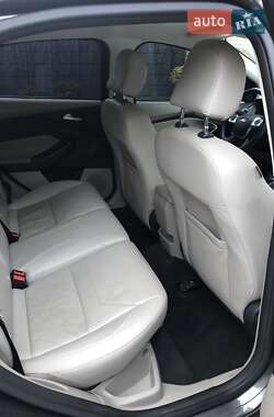 Хэтчбек Ford Focus 2015 в 