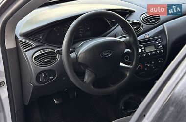 Седан Ford Focus 2002 в 