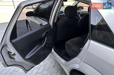 Седан Ford Focus 2002 в 