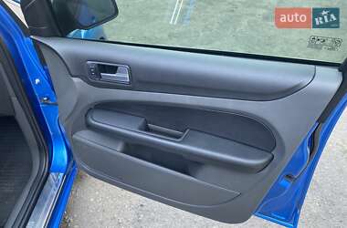 Хэтчбек Ford Focus 2007 в 