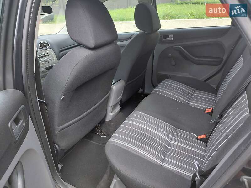 Хэтчбек Ford Focus 2010 в Ровно