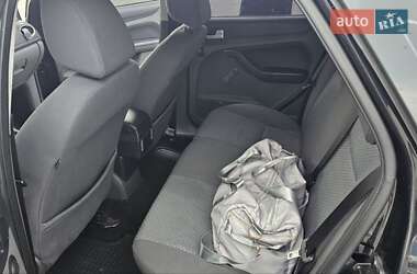 Хэтчбек Ford Focus 2005 в 
