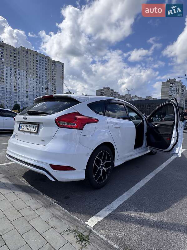 Хэтчбек Ford Focus 2015 в Киеве