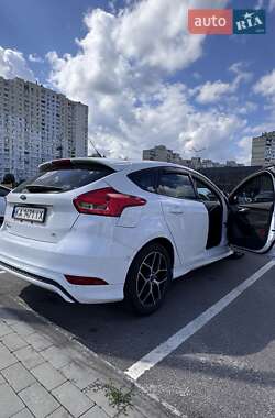 Хэтчбек Ford Focus 2015 в 