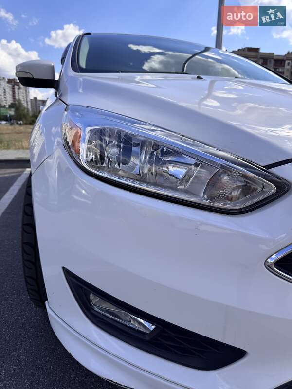 Хэтчбек Ford Focus 2015 в Киеве