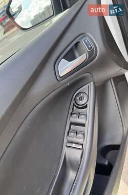 Хэтчбек Ford Focus 2015 в 