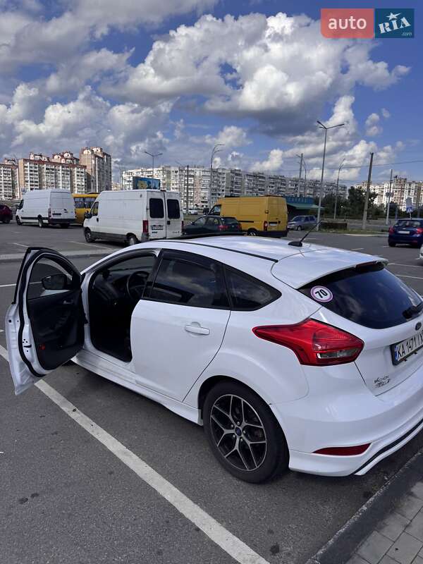 Хэтчбек Ford Focus 2015 в Киеве