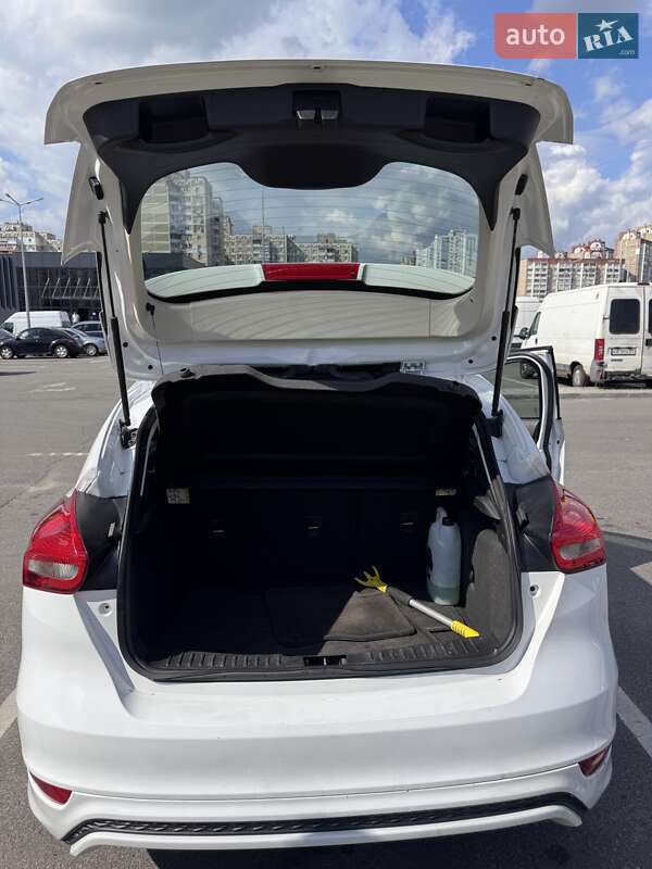 Хэтчбек Ford Focus 2015 в Киеве