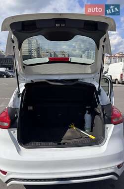 Хэтчбек Ford Focus 2015 в 
