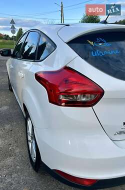 Хэтчбек Ford Focus 2015 в 